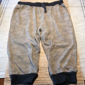Art class camo Capri sweats!